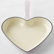 Le Creuset 26 cm Heart Skillet - Shell Pink