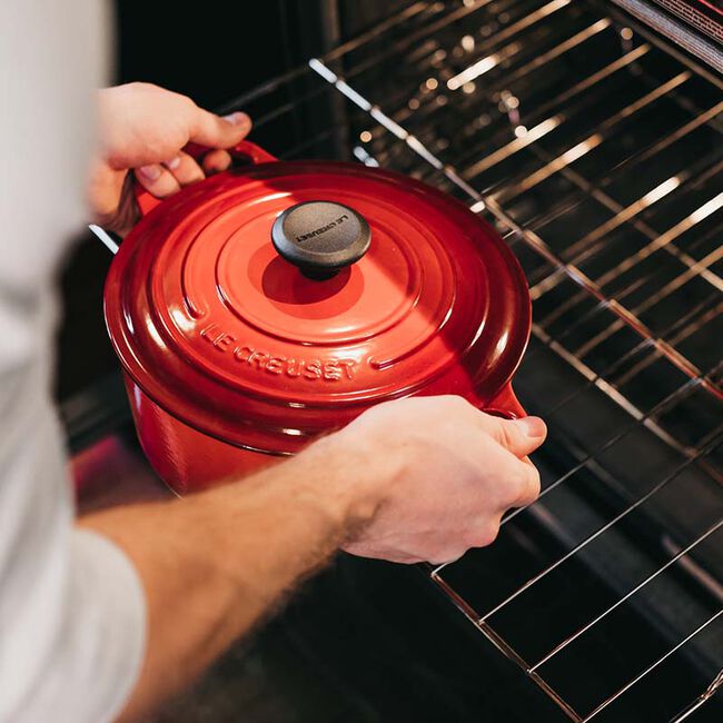 Le Creuset 4.2L Signature Round French Oven - Cerise