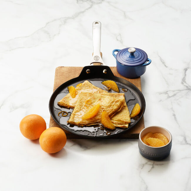 Le Creuset Toughened Nonstick Crepe Pan with Wooden Rateau