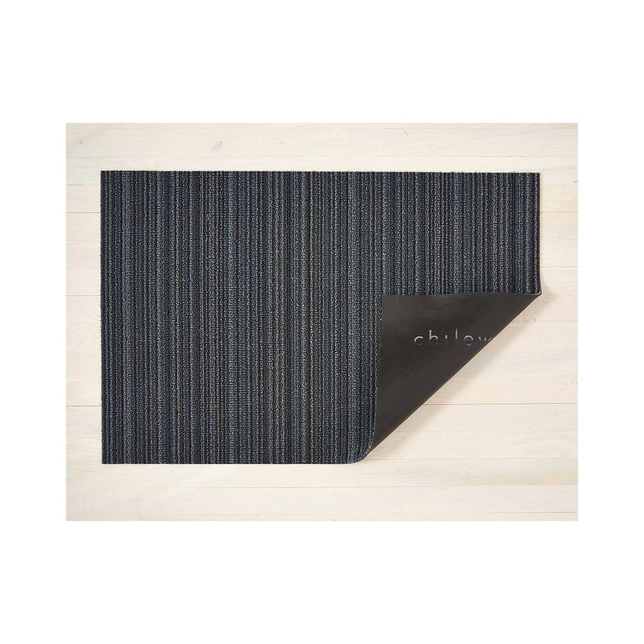 Tapis à poils longs Chilewich pour intérieur et extérieur - Rayure fine / Bleu / 18x28"